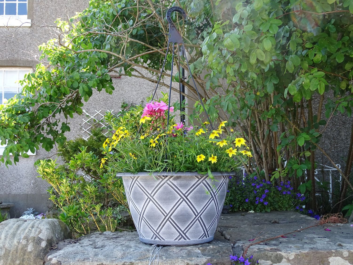 Bell Lattice Hanging Basket